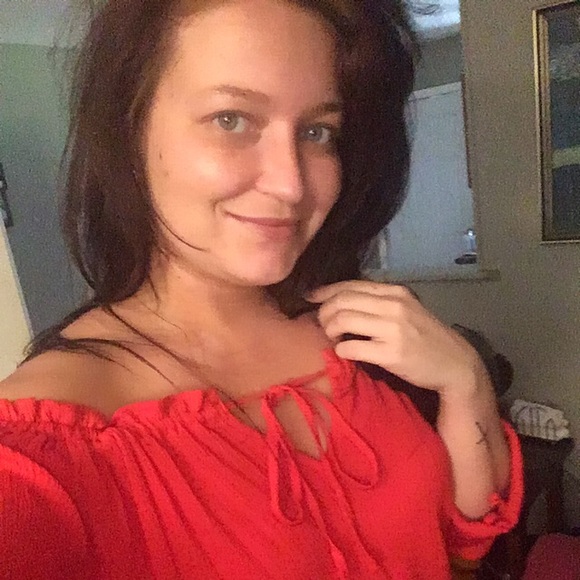 Meet your Posher, Kaitlyn - Picture 1 of 2